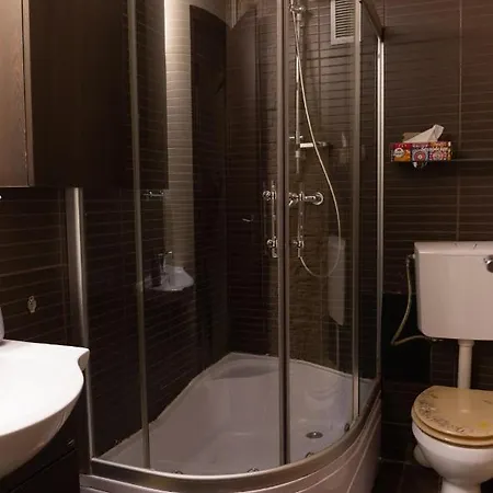 3 Rooms, Center, Balcony View, Sunset Boulevard بوخارست
