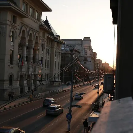 3 Rooms, Center, Balcony View, Sunset Boulevard